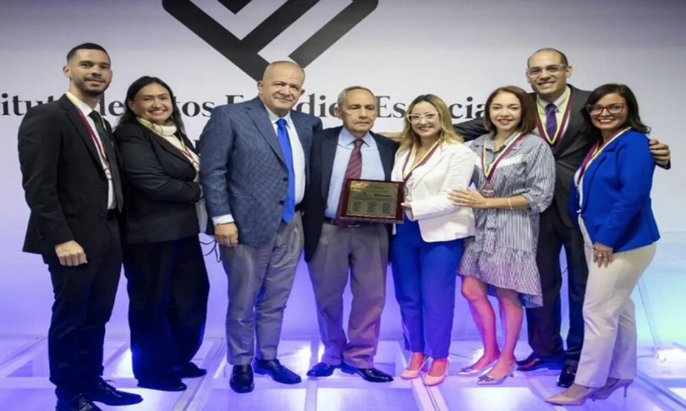 Sudeaseg celebró graduación del primer diplomado de la Actividad Aseguradora