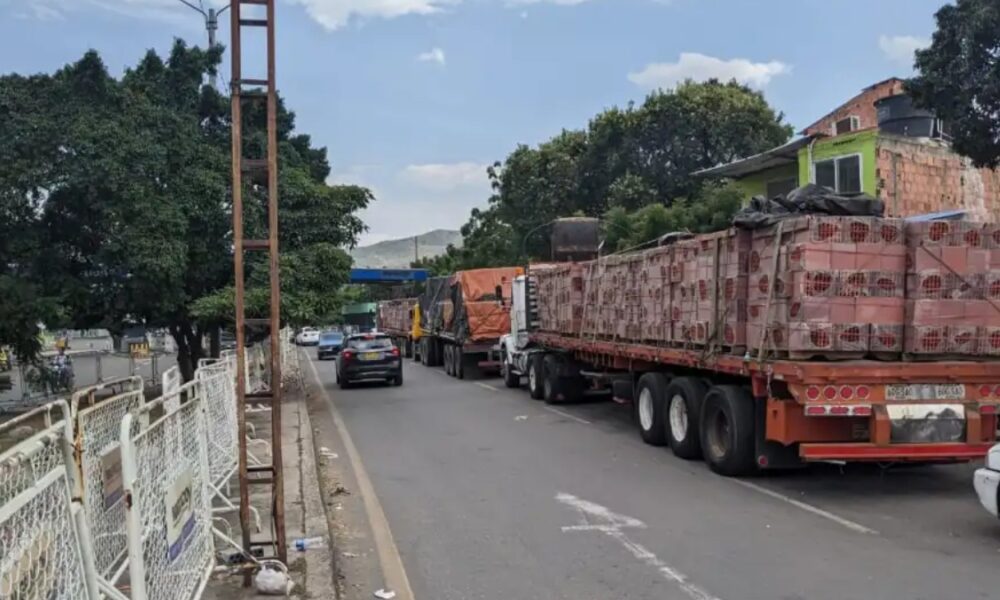 Colombia y Venezuela revisan póliza de seguros para transporte de carga binacional